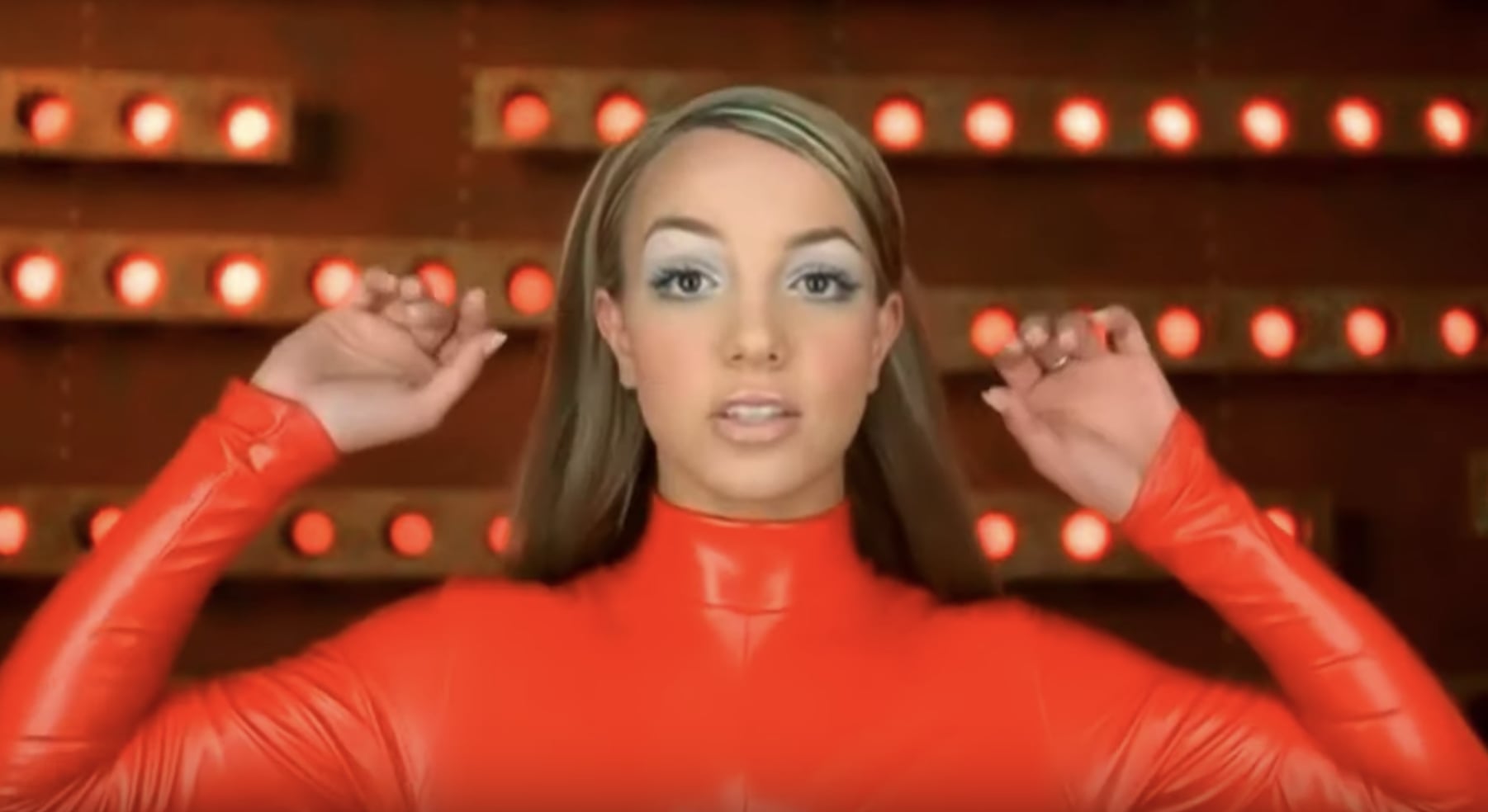 Em 2000, Britney lançou “Oops!... I Did It Again”, que vendeu 1,3 milhão de cópias na primeira semana nos Estados Unidos e estabeleceu o recorde de maior venda semanal de um álbum feminino desde o início das medições da Nielsen SoundScan.
