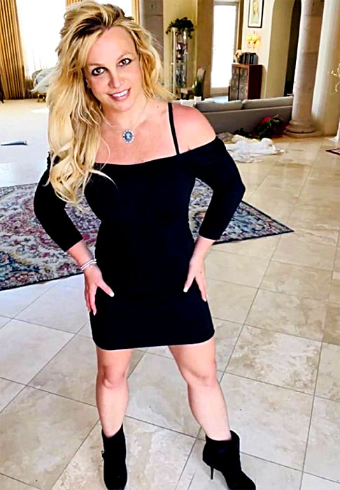 No livro, ela afirma que o pai criticava seu corpo e que precisou seguir regras rígidas durante a tutela, incluindo horários controlados e uso de medicamentos. Ela relata que a intensa cobrança sobre sua aparência influenciou o episódio de 2007, quando raspou a cabeça.

