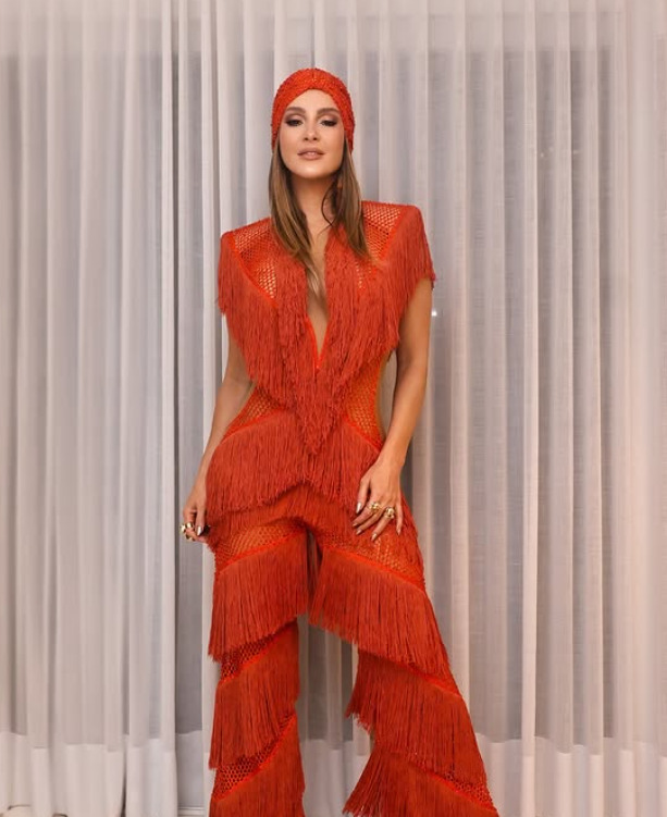 Claudia Cristina Leite Inácio Pedreira nasceu em São Gonçalo, no Rio de Janeiro, em 10 de julho de 1980. Ela iniciou a carreira em 2001, na Bahia, como vocalista da banda Babado Novo.