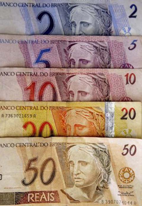 De diferentes maneiras e com uso de diversas tecnologias, os criminosos produzem as próprias cédulas de Real e usam, geralmente, no comércio. 