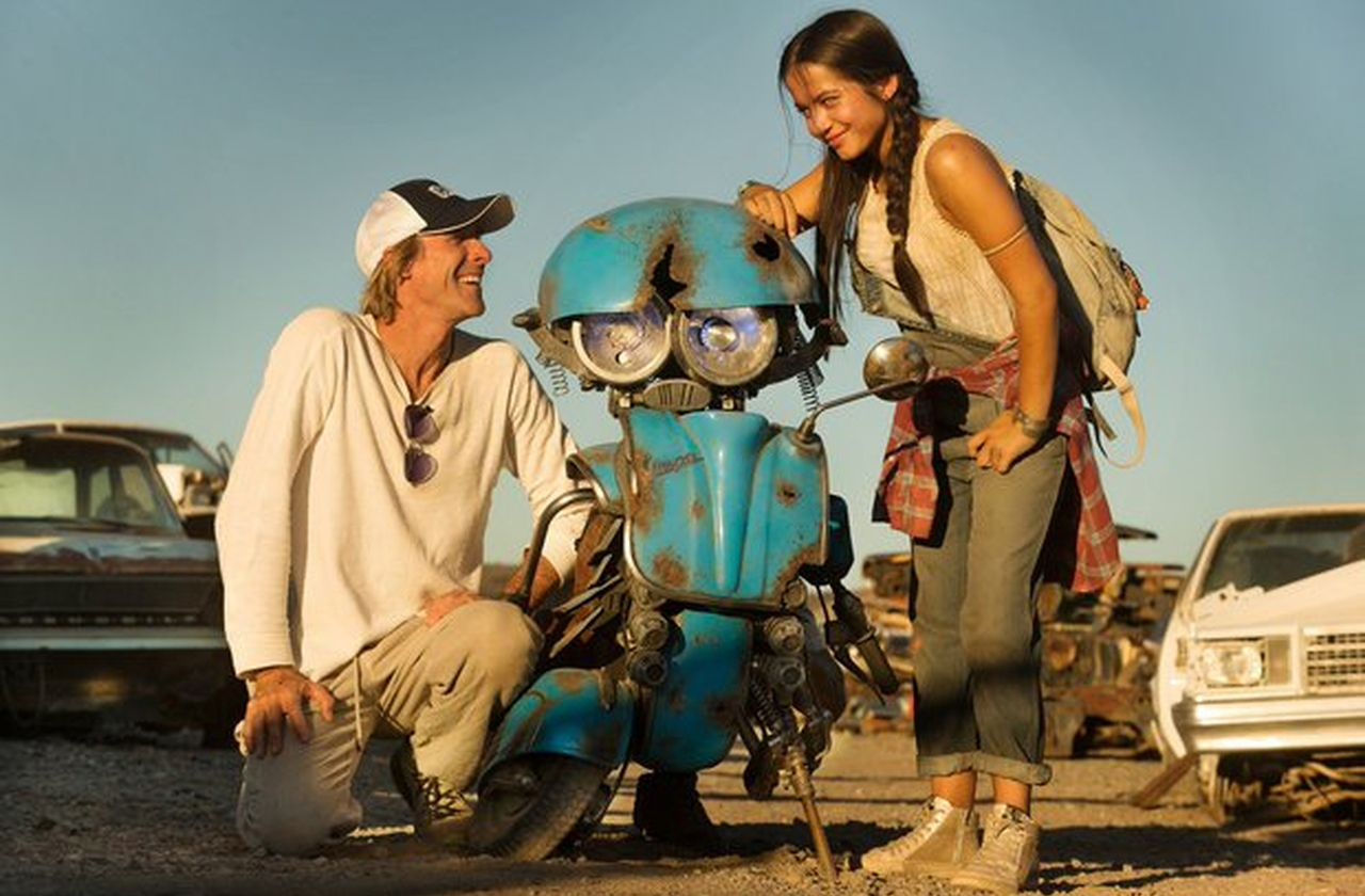 A partir desse momento, Isabela passou a ser convidada para produções de destaque em Hollywood. Sua estreia em grandes franquias ocorreu com Transformers: O Último Cavaleiro (2017). No longa, ela deu vida à personagem Izabella, marcando presença em cena.
