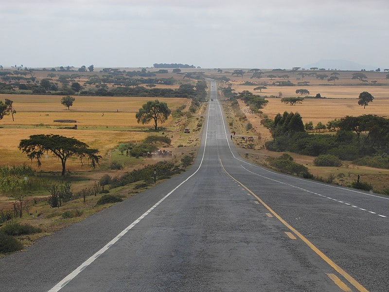 Em 18/3/2018, o terreno começou a abrir na cidade rural de Mai Mahiu, no sudoeste do Quênia.