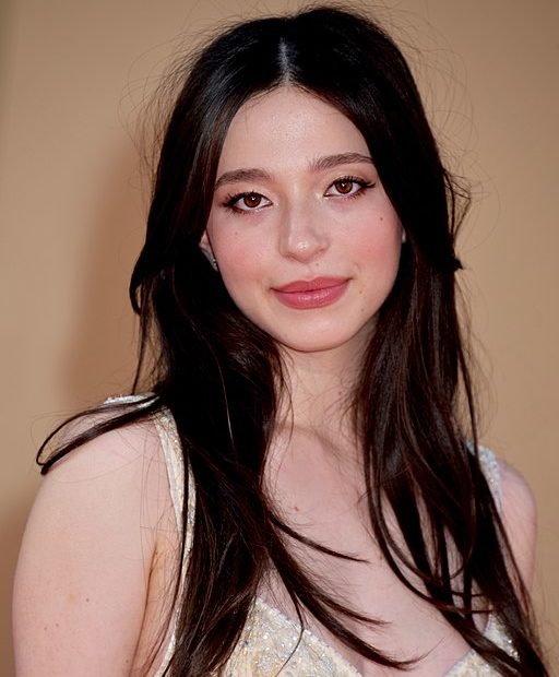 O impacto de Anora foi decisivo para colocar Madison no topo das buscas. A curiosidade do público disparou logo após o Oscar, atingindo picos de pesquisa em diversos países. Sua performance intensa e elogiada a transformou em um símbolo do novo cinema independente.