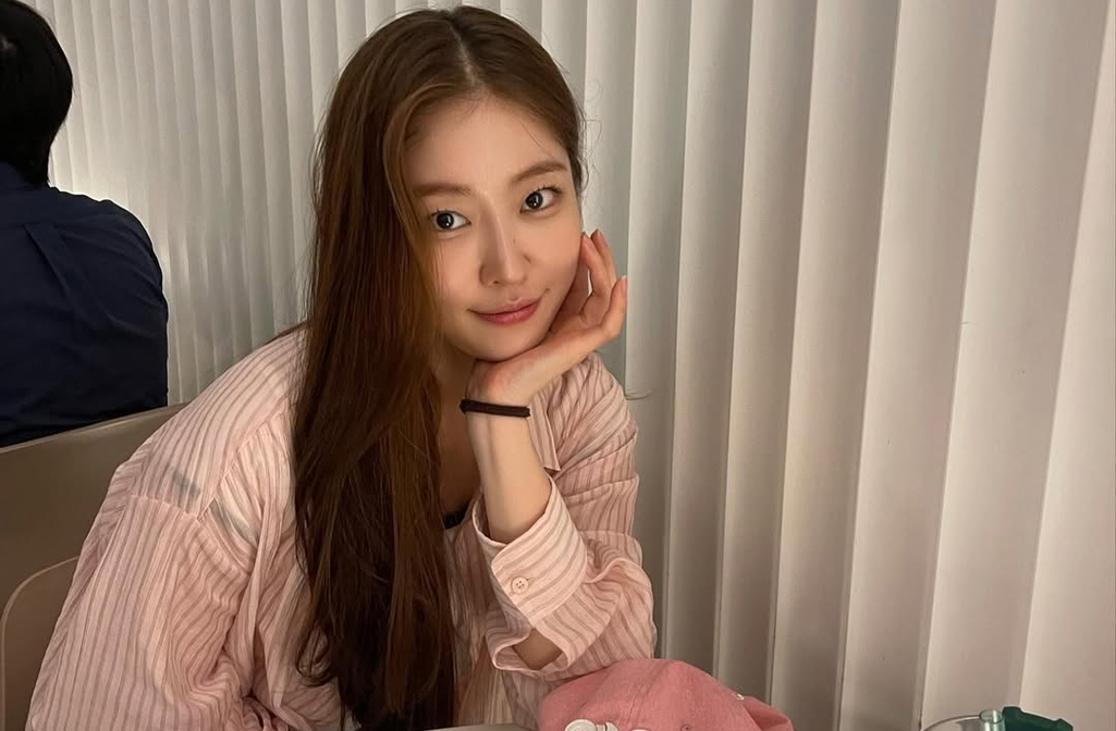 Em 2025, a sul-coreana figura entre as atrizes mais pesquisadas graças ao impacto acumulado de seus trabalhos. Assim, o futuro aponta para uma trajetória internacional ainda mais expressiva.