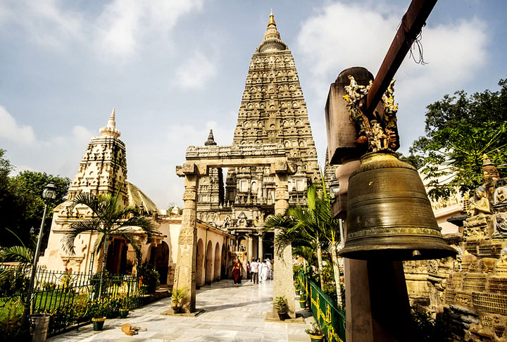 Templo de Mahabodhi — localizado em Bodh Gaya, na Índia, erguido originalmente no século III a.C. É reconhecido por marcar o local da iluminação de Buda e possuir uma torre em estilo monumental.