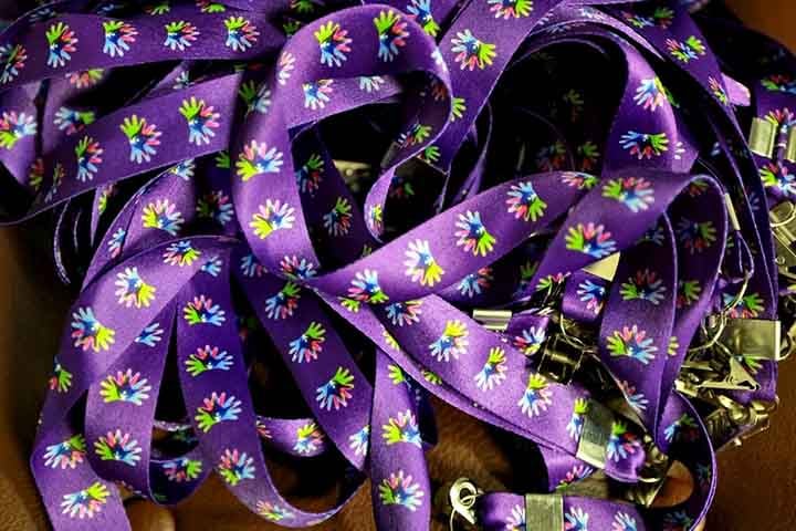 O Governo de Minas Gerais fez, em 21/7/2025,  o reconhecimento oficial do cordão de fita de identificação para pessoas com doenças raras. É o primeiro estado do Brasil a adotar a medida.

