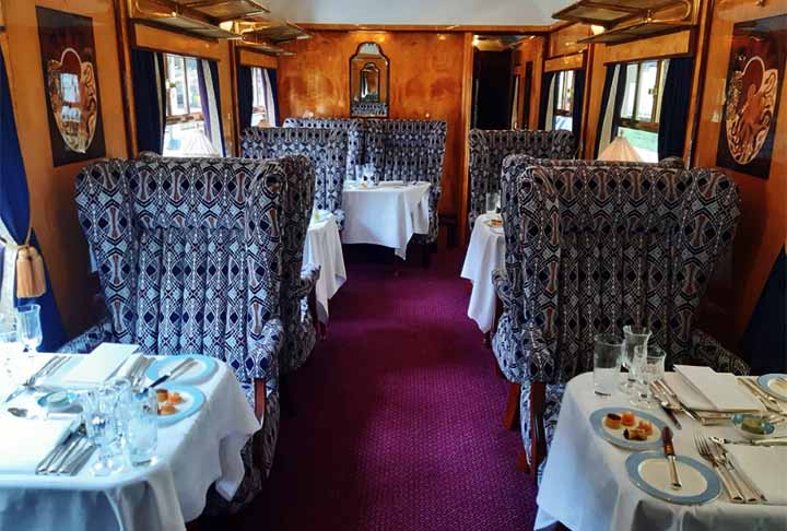 Cada vagão tem sua própria história, tendo transportado membros da realeza e celebridades. Os roteiros variam e incluem passeios a destinos históricos como o Castelo de Canterbury e a cidade de Bath, além de refeições requintadas servidas a bordo. 