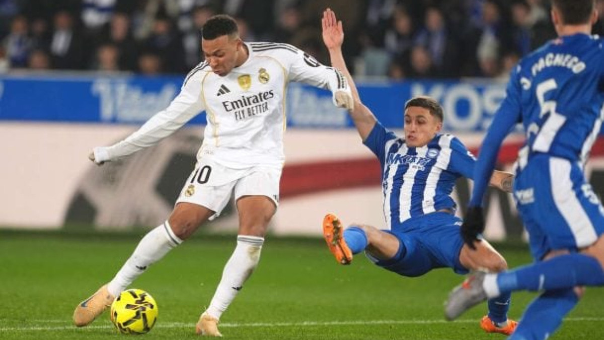 Vini Jr. esteve envolvido no lance mais polêmico do jogo e contribuiu com assistência para o triunfo merengue por 2 a 1