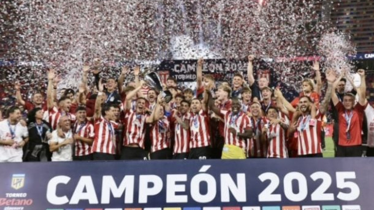 Equipe de La Plata empata nos acréscimos, supera o Racing nas penalidades e assegura presença direta na fase de grupos do torneio continental