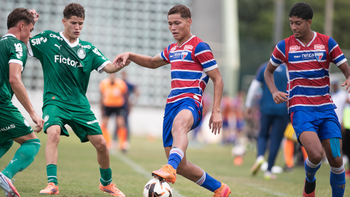 O Leão foi campeão perante uma forte equipe Alviverde