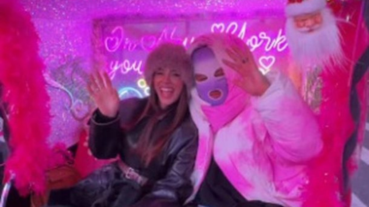 Atacante do Santos adota visual para evitar assédio enquanto passeia por pontos turísticos; jogador se prepara para cirurgia no joelho