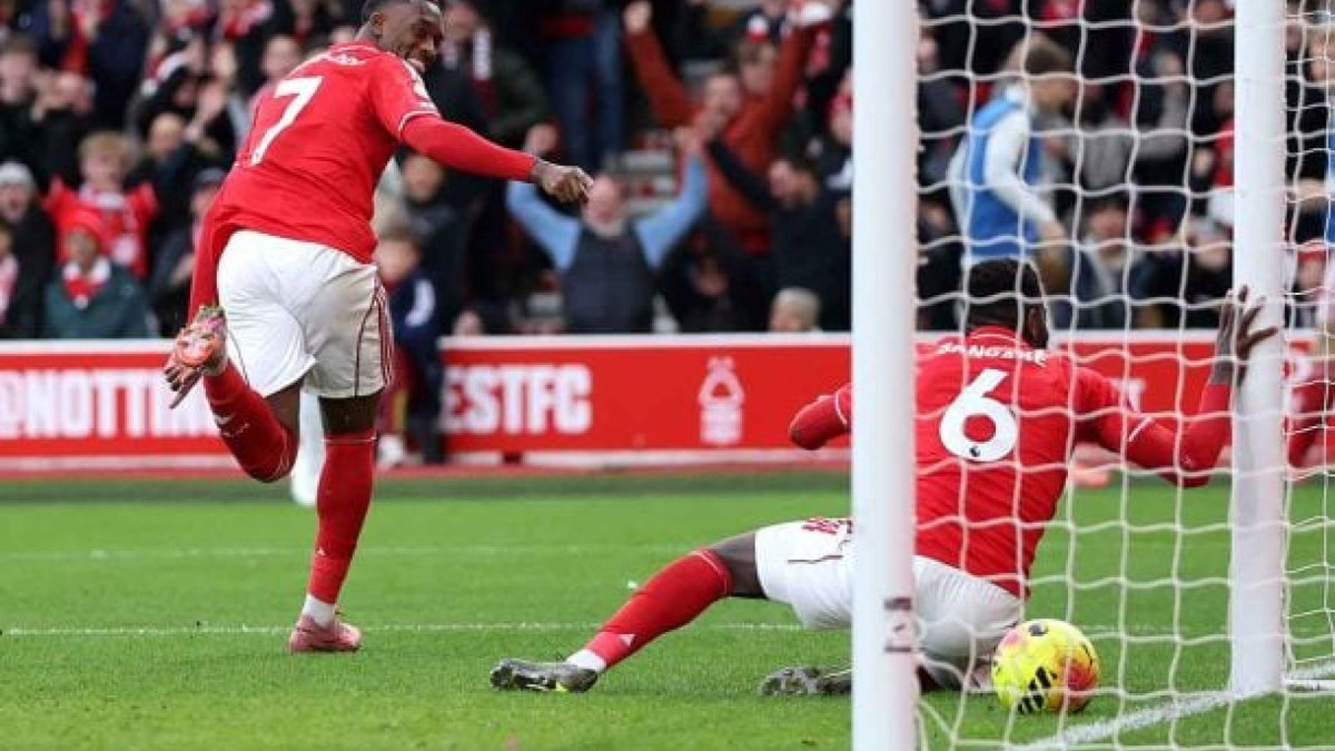 Em casa, time faz 3 a 0 nos londrinos e confirmam a recuperação no Campeonato Inglês