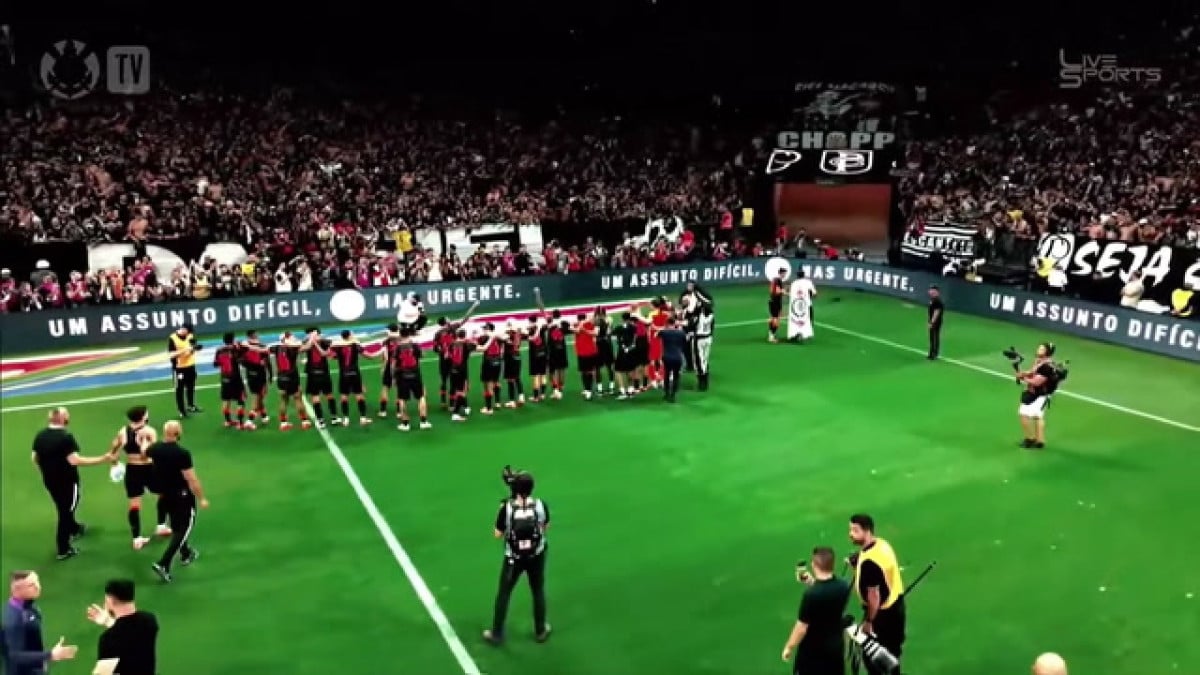 Timão faz a festa com a Fiel após garantir vaga na final da Copa do Brasil