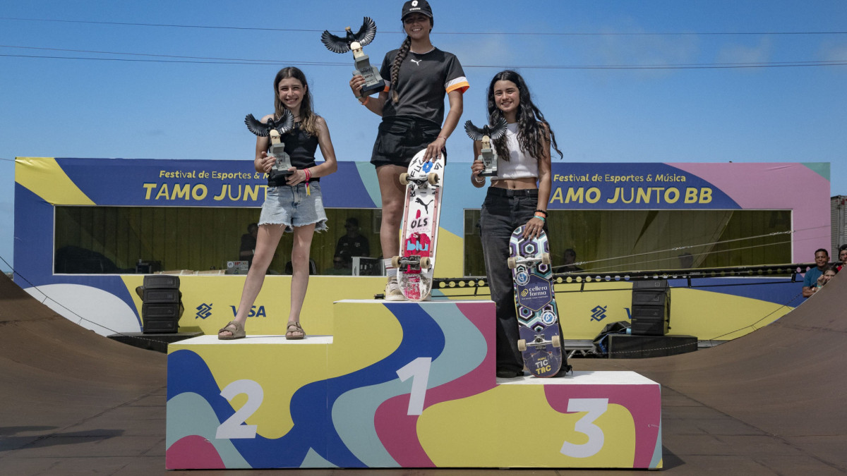 P&oacute;dio da modalidade feminina do Skate Vertical no festival Tamo Junto BB