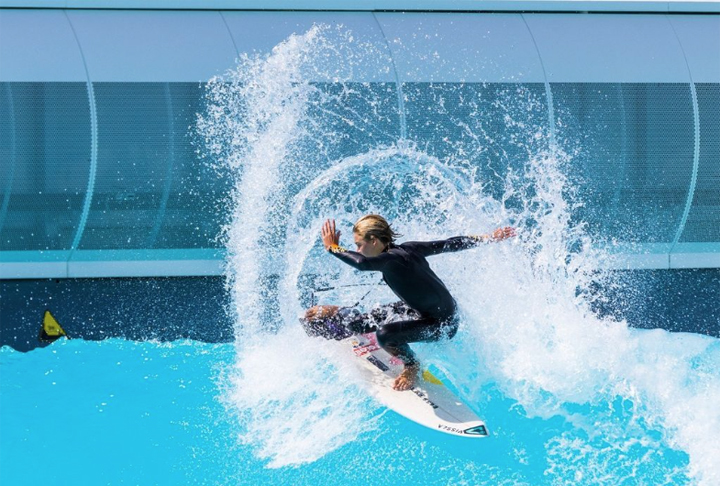 O homem foi retirado por um salva-vidas, que tentou reanimação cardiopulmonar. Ele foi levado para o Hospital Concord em estado crítico e acabou por falecer pouco tempo depois de chegar. 