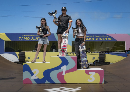 P&oacute;dio da modalidade feminina do Skate Vertical no festival Tamo Junto BB