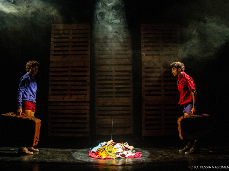 Espetáculo de dança investiga memória e bagagens do corpo no Teatro B. de Paiva 