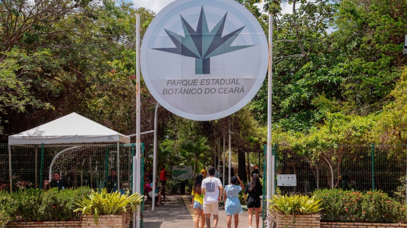 CAUCAIA-CE, BRASIL, 14-12-2025: O Parque Estadual Botânico do Ceará promove mais uma programação de Natal, evento gratuito que promete reunir famílias em uma manhã repleta de atividades culturais, educativas e ambientais. (Foto: Samuel Setubal/ O Povo) 