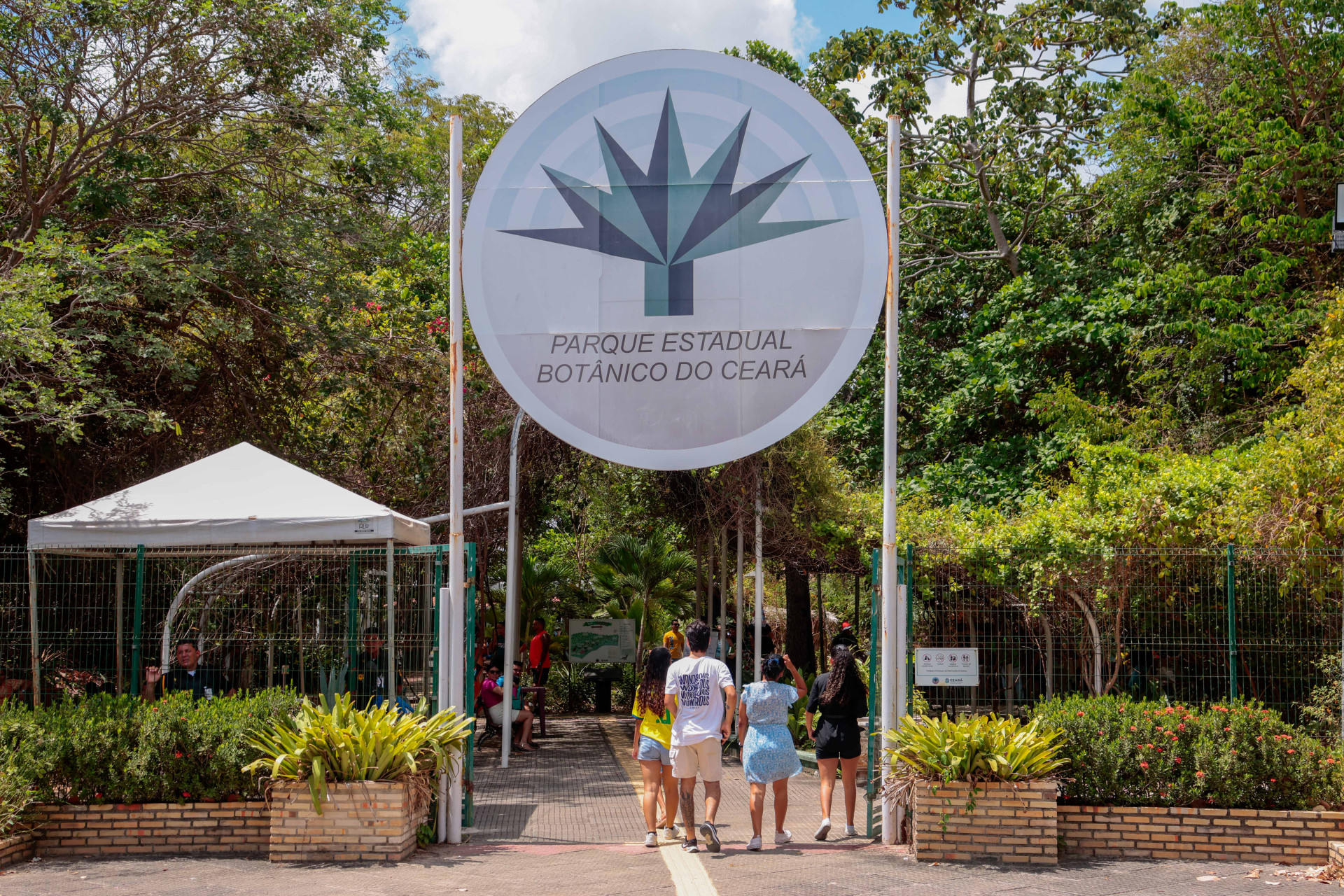 CAUCAIA-CE, BRASIL, 14-12-2025: O Parque Estadual Botânico do Ceará promove mais uma programação de Natal, evento gratuito que promete reunir famílias em uma manhã repleta de atividades culturais, educativas e ambientais. (Foto: Samuel Setubal/ O Povo) (Foto: Samuel Setubal)