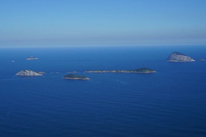 Ao redor de cada ilha há uma faixa marinha protegida de dez metros, totalizando uma área de 91,23 hectares. 