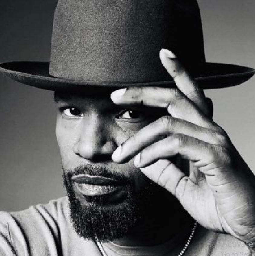 Jamie Foxx celebrou aniversário em 13/12/2025 em meio a uma carreira sólida no cinema, na música e na televisão. Vencedor de uma edição do Oscar, o norte-americano obteve reconhecimento internacional e tornou-se um dos atores mais completos de sua geração. Mas nem tudo foram flores.

