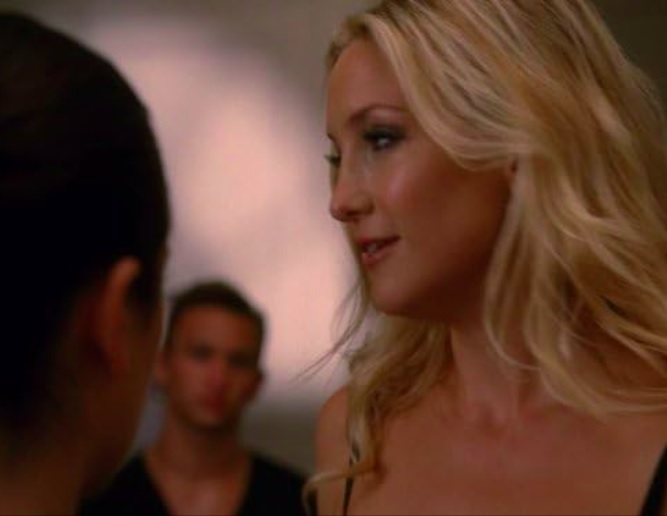 Empreendedora, Hudson também se destaca como cofundadora da marca de suplementos nutricionais Happy x Nature, focada em um estilo de vida saudável.