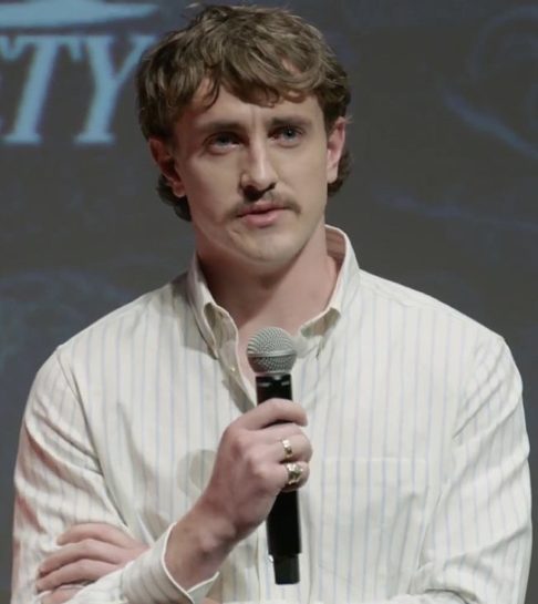 Ele é filho de uma policial irlandesa e um professor, além de ser o mais velho de três irmãos. Quando criança, frequentou a Maynooth Post Primary School. Antes de se tornar ator, Mescal foi um atleta talentoso de futebol gaélico durante sua adolescência. 