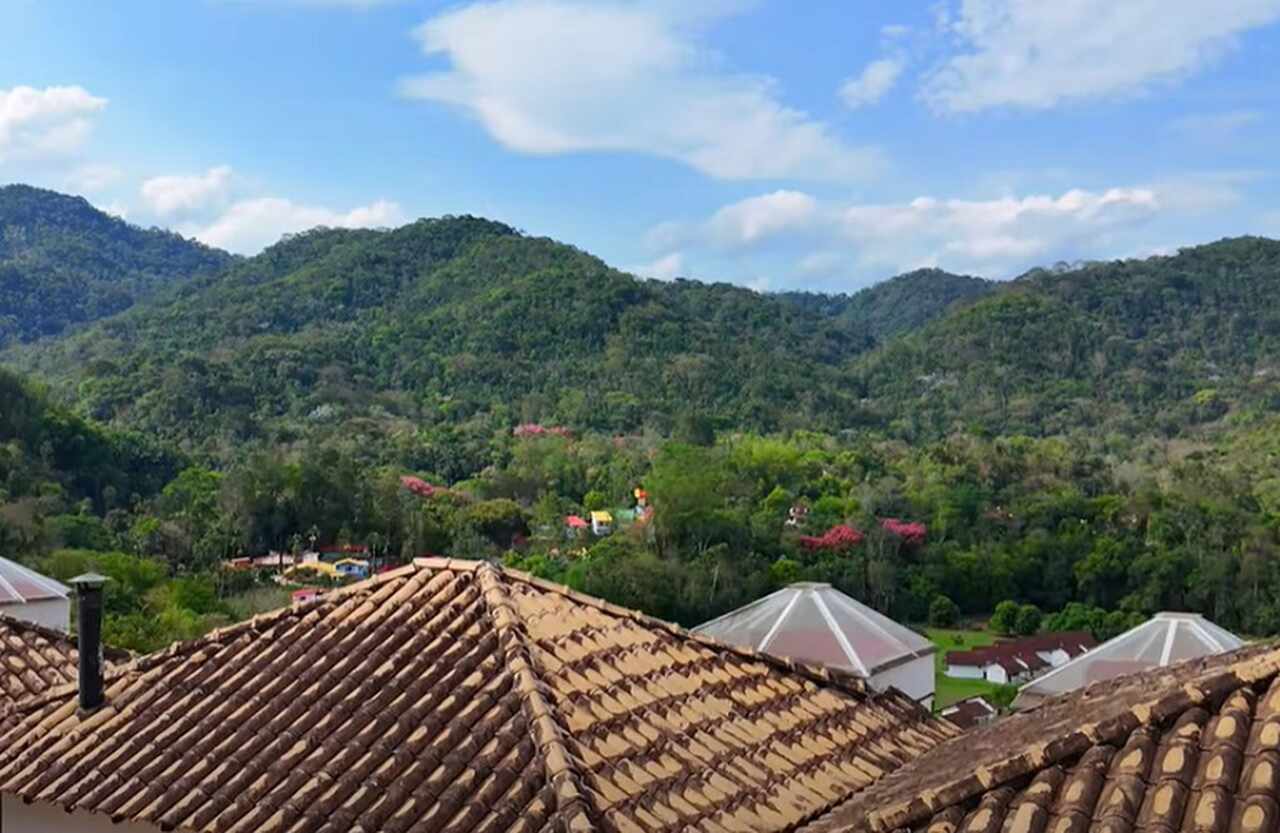 A cidade está localizada na Serra da Mantiqueira, um dos pontos mais altos do Rio de Janeiro e seu clima ameno e paisagens montanhosas a tornam um local perfeito para visitas durante todo o ano.