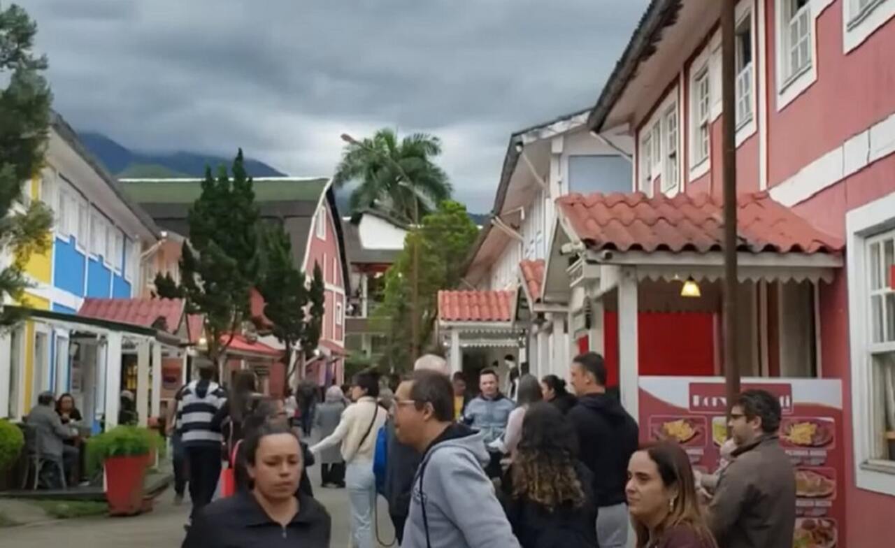 O centro de Penedo, conhecido como Pequena Finlândia, é o lugar ideal para começar a exploração. Trata-se de um shopping a céu aberto, onde é possível encontrar lojas de artesanato, produtos típicos da cultura finlandesa, como tecidos e tapeçarias, e, claro, chocolates artesanais.