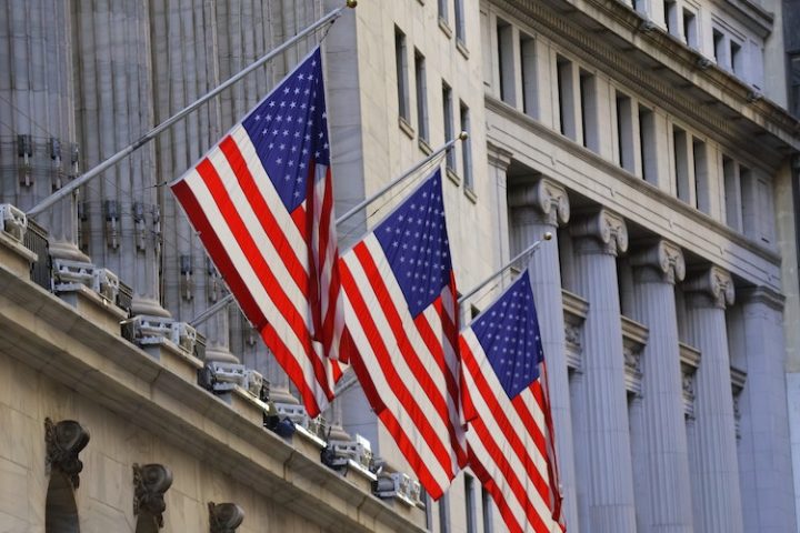 O promotor de Los Angeles, Nathan Hochman, se opÃŽs Ã  liberdade condicional de Erik e Lyle Menendez, afirmando que eles nunca assumiram os assassinatos dos pais. Segundo ele, os irmÃ£os seguem sustentando uma falsa narrativa de legÃ­tima defesa rejeitada pelo jÃºri.