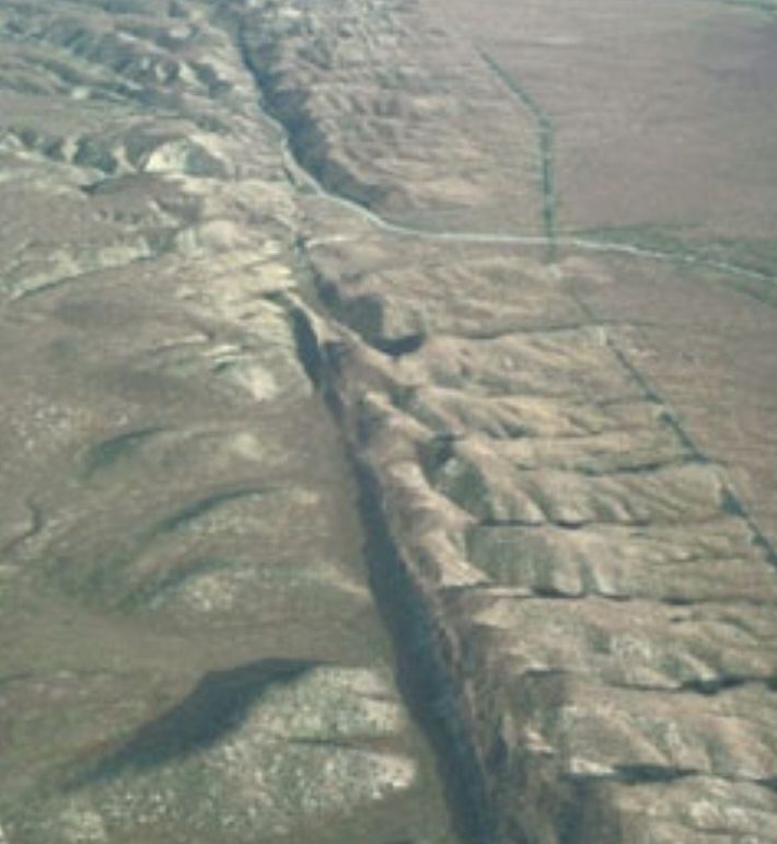 Na Califórnia, nos Estados Unidos, existe uma falha geológica conhecida como Falha de San Andreas que causa pesadelos em muitos especialistas que acompanham o assunto. Entenda por quê!