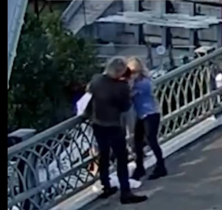 Vale lembrar que, recentemente, o cantor salvou uma mulher que estava prestes a se jogar de uma ponte sobre o Rio Cumberland em Nashville, nos Estados Unidos. O FLIPAR mostrou na ocasião. 