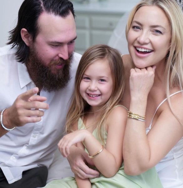 Atualmente, a atriz tem um relacionamento com o músico Danny Fujikawa, com quem teve sua terceira filha, Rani Rose Hudson Fujikawa, em 2018.