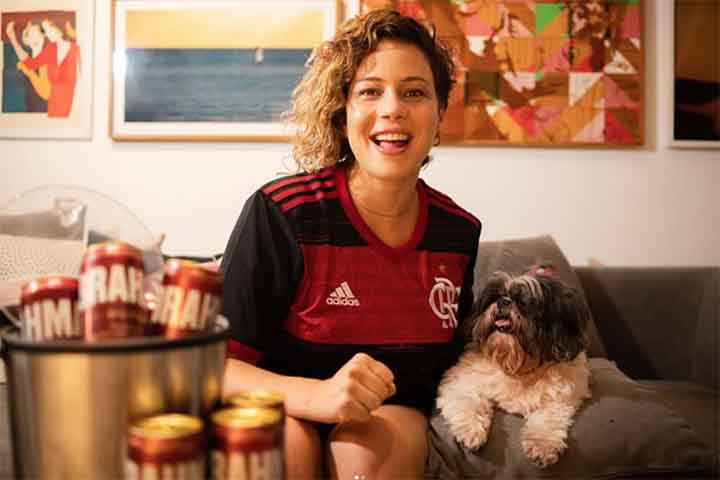 Ao longo de sua carreira, Leandra Leal se destaca não só na televisão, mas também no cinema e no teatro. 
