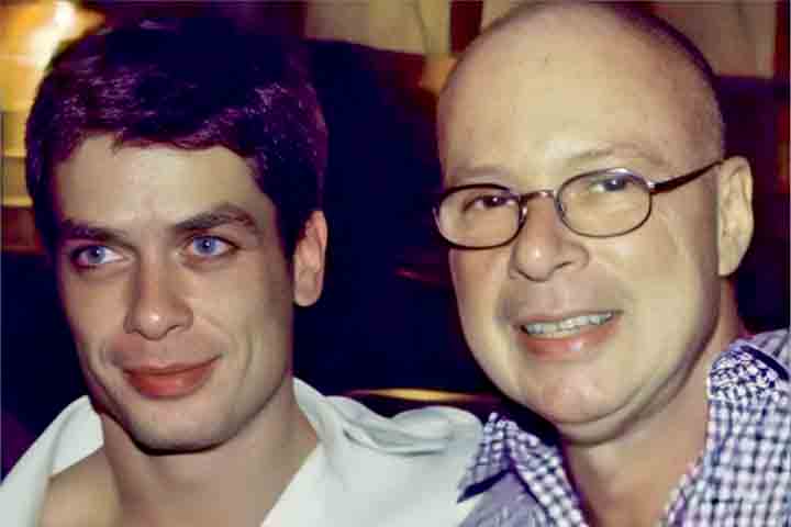 Por um breve período, cursou publicidade, até que um anúncio de um curso de teatro na Fundação das Artes, em São Caetano, despertou seu verdadeiro interesse. 
