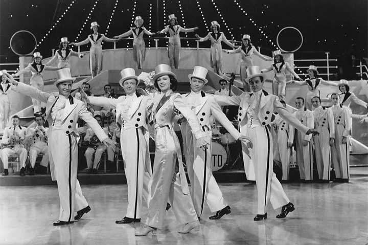 Eleanor Powell (1912–1982) - Reconhecida como uma das maiores sapateadoras do cinema, impressionou por sua velocidade e técnica impecável, como em “Nasci para Dançar”, de 1936. Seus números grandiosos ajudaram a elevar o padrão dos musicais da MGM.

