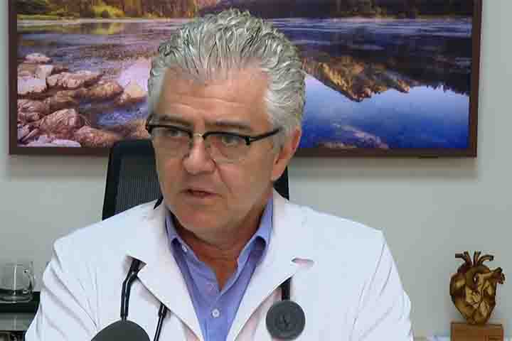 Qualquer doença inflamatória pode levar o paciente à trombose. Então, a Covid é pró-trombótica e eleva a chance do paciente apresentar esse processo, como outras doenças também. O câncer eleva de maneira expressiva o risco de trombose, disse o cardiologista Agnaldo Píscopo.