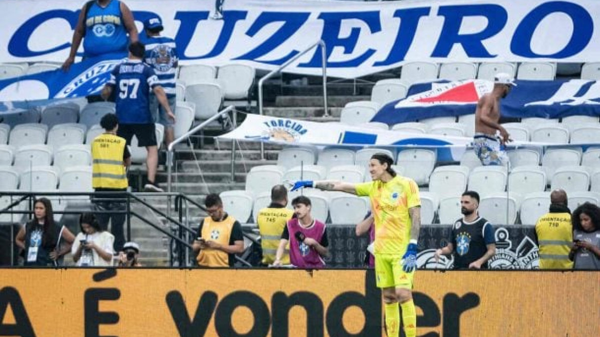 Goleiro do Timão foi decisivo nos pênaltis contra o Cruzeiro e recebeu reconhecimento público do ex-capitão e ídolo corintiano