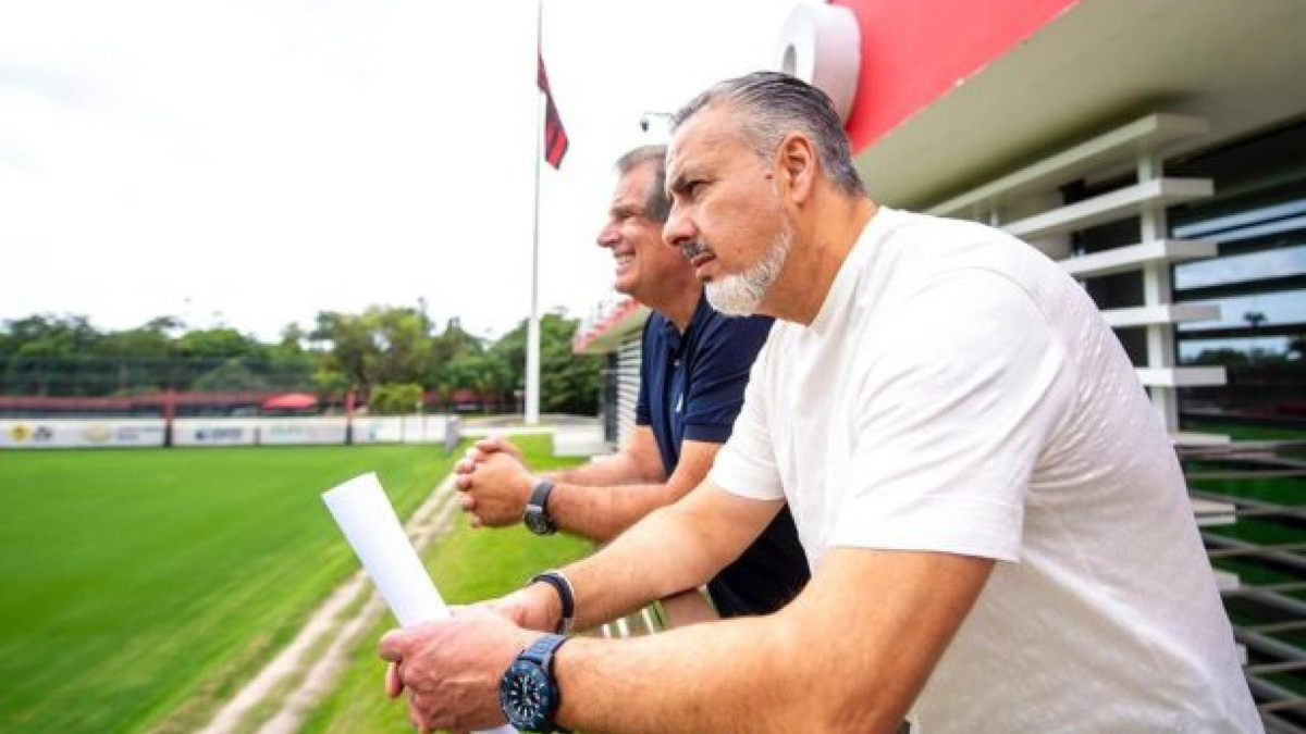 Quatro clubes da Europa demonstraram interesse no dirigente português