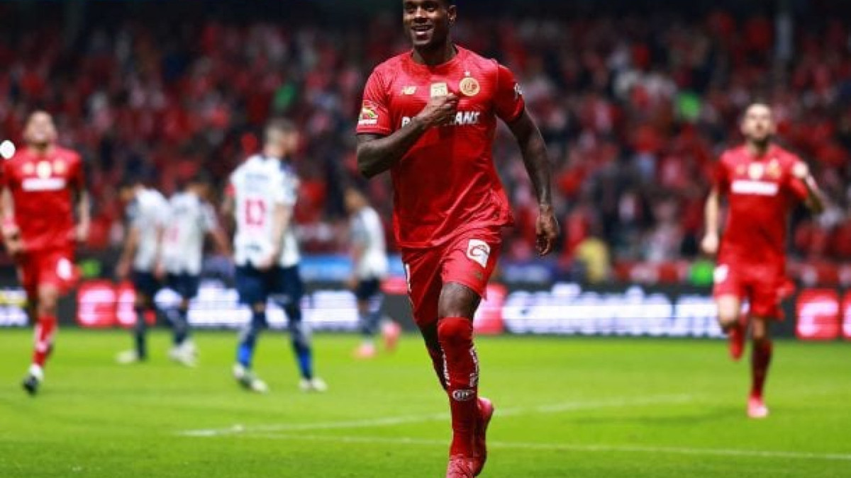 Time comandado por Antonio Mohamed vence Tigres por 9 a 8 nos pênaltis com gols de Helinho e Paulinho no tempo normal e ex-santista de vilão