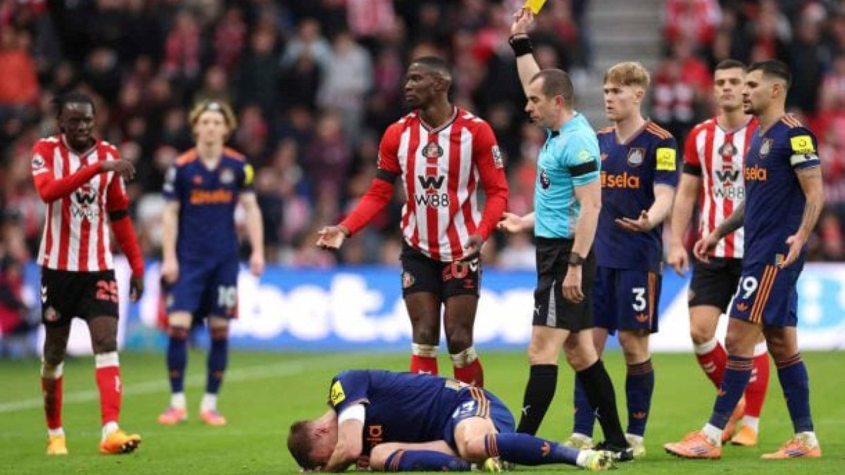 Zagueiro se machuca gravemente contra o Sunderland e deve desfalcar a equipe por até seis semanas