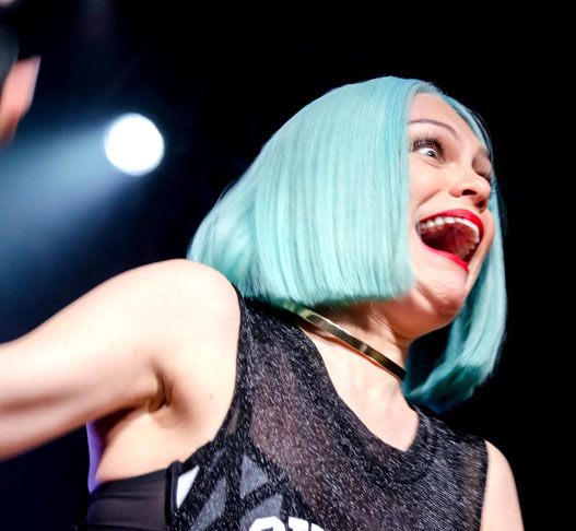 Jessica Ellen Cornish, artisticamente conhecida como Jessie J, é uma cantora e compositora britânica. Ganhou notoriedade na indústria musical antes mesmo de estrear como cantora por escrever músicas de sucesso de artistas como Rihanna, Miley Cyrus e Justin Timberlake.