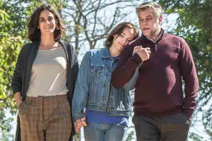 Ao longo da carreira, também protagonizou minisséries e seriados de prestígio, entre eles “Labirinto”, “Os Maias”, “Mad Maria” e “Copas de Mel”, consolidando sua versatilidade.
