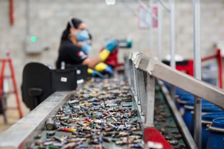 Muitas pessoas acumulam pilhas sem uso em suas respectivas residências, algo que pode representar um risco ambiental. Por outro lado, esses pequenos cilindros podem se converter em um “tesouro” para a decoração doméstica.