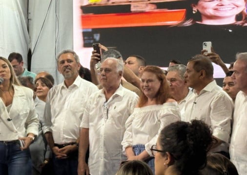 ￼ELMANO em evento com Roberto e Fernanda Pessoa nesta segunda