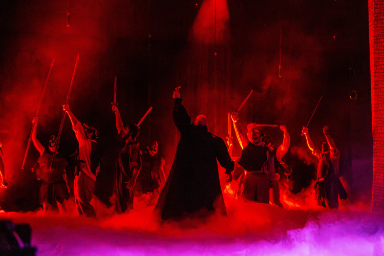 "Dr&aacute;cula: A Lenda da Sombra" aposta em uma releitura ousada, que dialoga com o imagin&aacute;rio contempor&acirc;neo sem perder o peso g&oacute;tico da obra original(Foto: @dieosouzafotografo/DIVULGA&Ccedil;&Atilde;O)