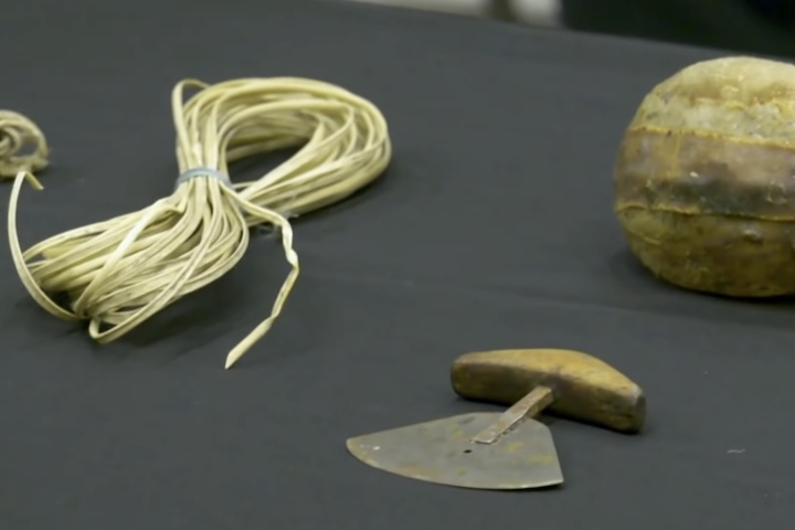 Os itens tinham sido levados a Roma em 1925 para a Exposição das Missões do Vaticano, um evento que servia para propagar a influência da Igreja Católica no mundo.