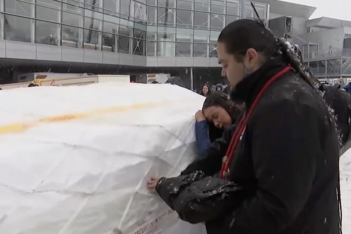 Líderes indígenas celebraram o momento como simbólico e emocionante, embora reconheçam que a reconciliação ainda esteja em curso.