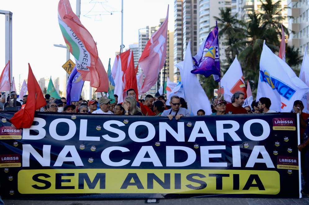 ParaTodosVerem: manifesta&ccedil;&atilde;o em Fortaleza contra a PL da Dosimetria. S&atilde;o exibidas faixas contra o ex-presidente Bolsonaro. Foto: F&aacute;bio Lima/O POVO