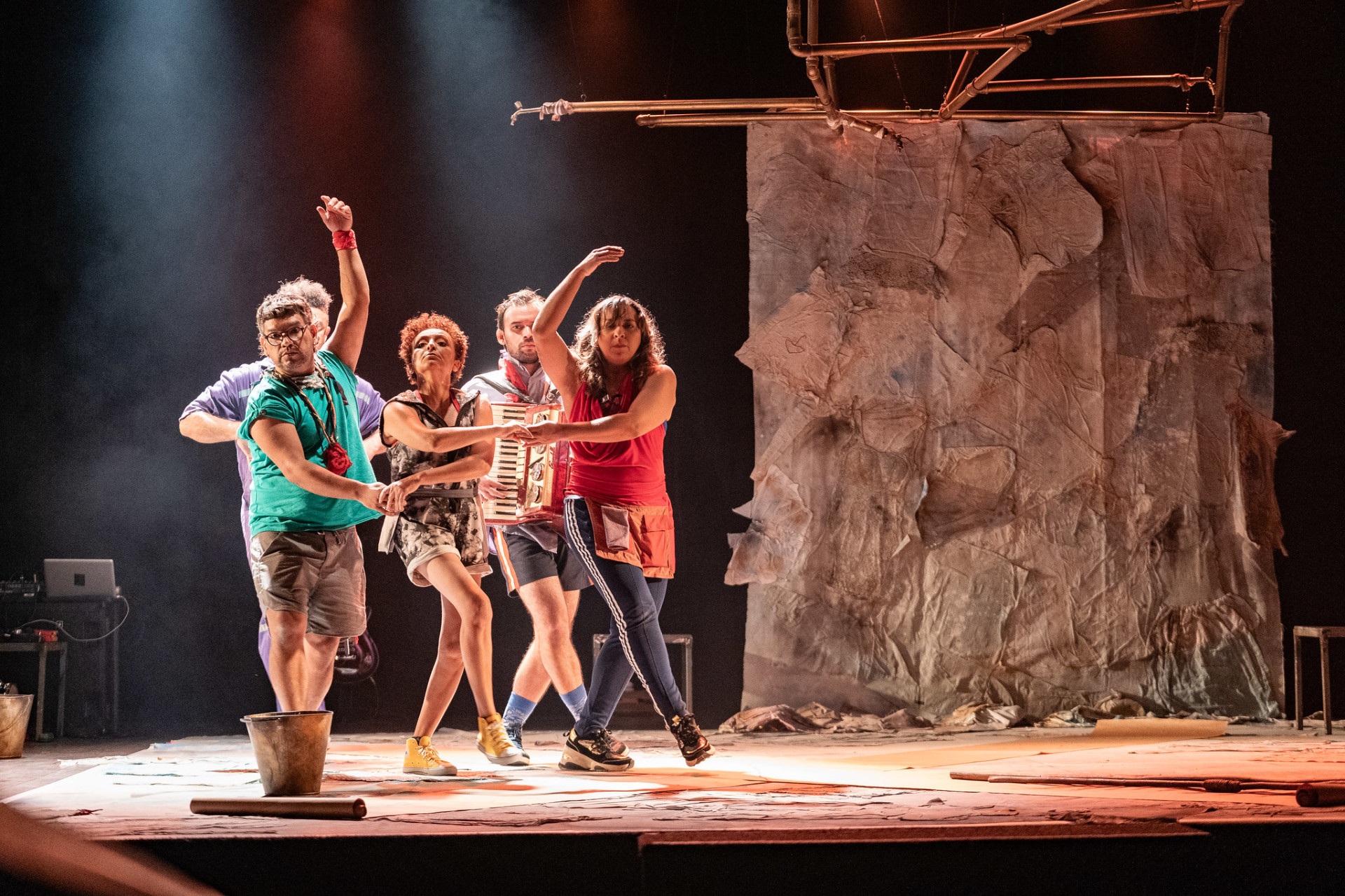 Com dramaturgia e direção de Henrique Fontes, a peça 